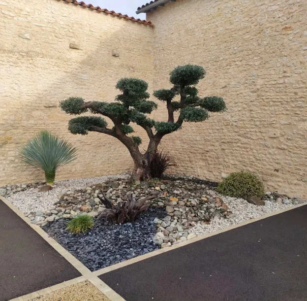 amenagement de massif minéraux à Azay-le-Brûlé près de Saint-Maixent-L'Ecole dans les Deux-Sèvres 79