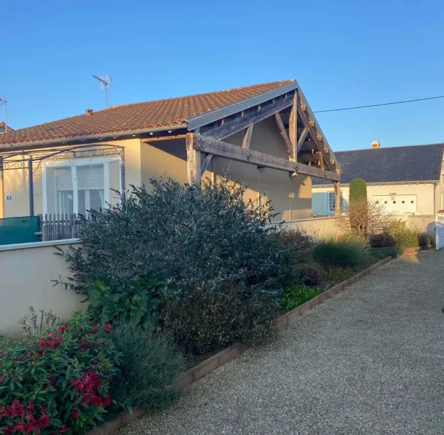 massif à Azay-le-Brûlé près de Saint-Maixent-L'Ecole dans les Deux-Sèvres 79